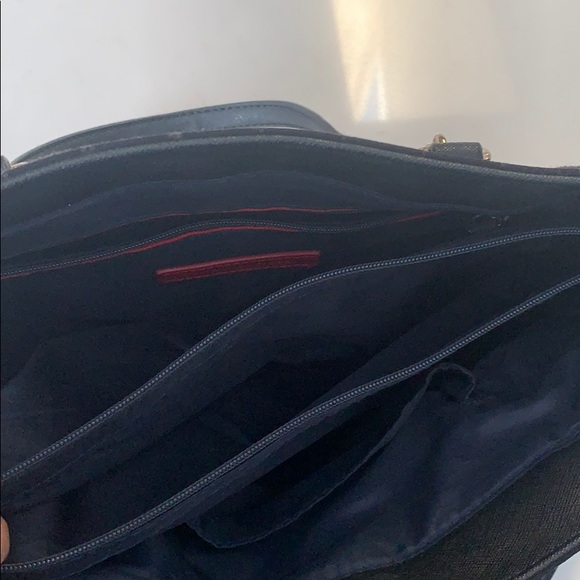 Tommy hilfigrer Tote with gold hardware - Picture 6 of 9